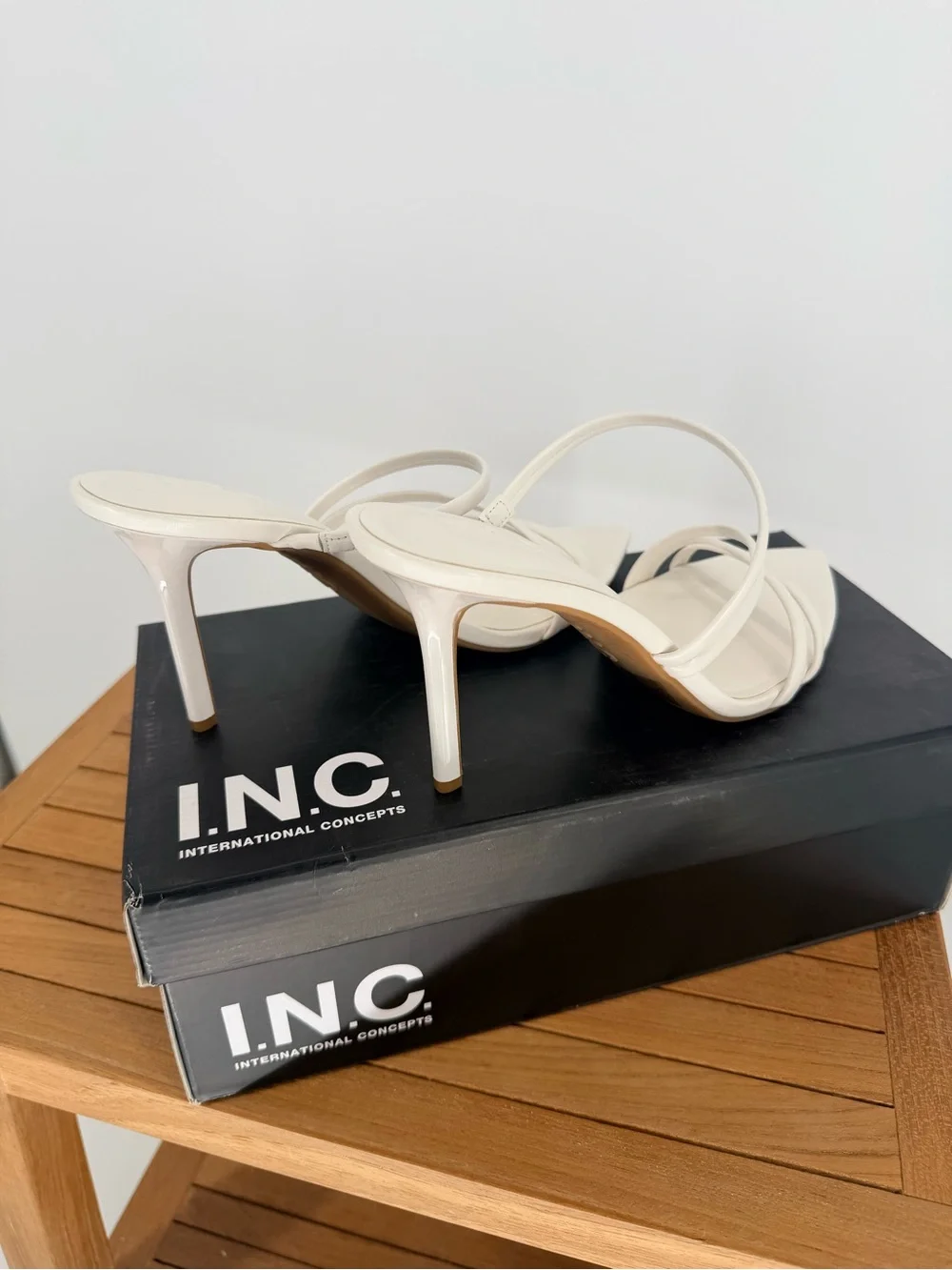 NEW INC LARMINAP  Strappy Stiletto Mule - White SIZE 8